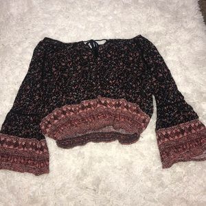 BLACK FLORAL FLOWY LONG SLEEVE